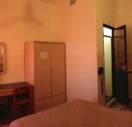 Rosy 3*