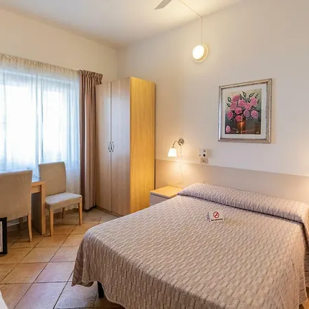 Rosy Hotel
