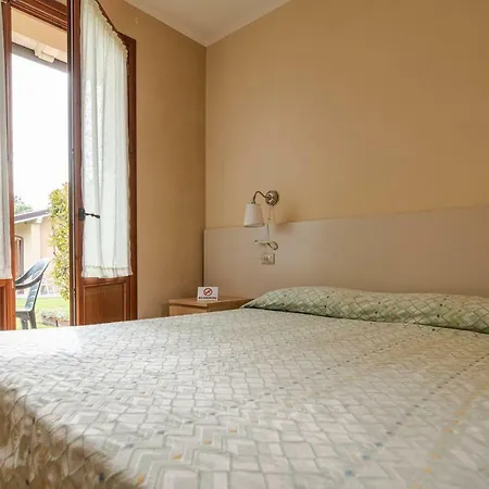 Rosy 3*