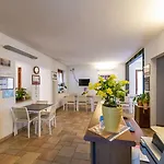 Rosy Hotel